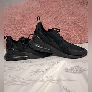 Black Nike270